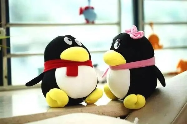 qq交友中心首页怎么进入？